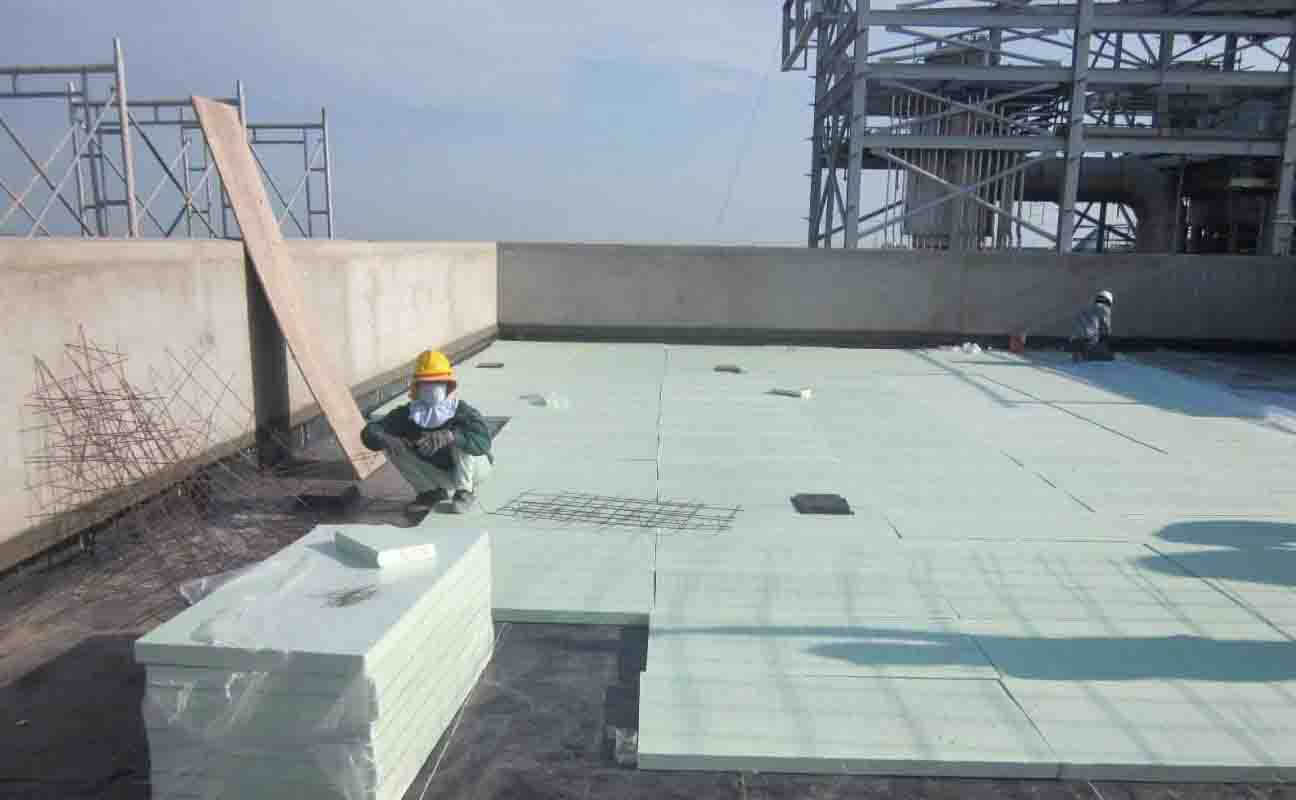 tam xps cach nhiet san be tong